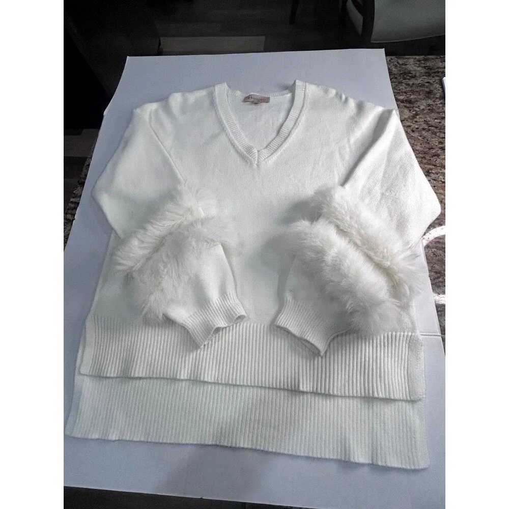 Philosophy by Republic Woman’s Size XL V-Neck White Sweater with Faux Fur Cuffs. - Picture 4 of 12